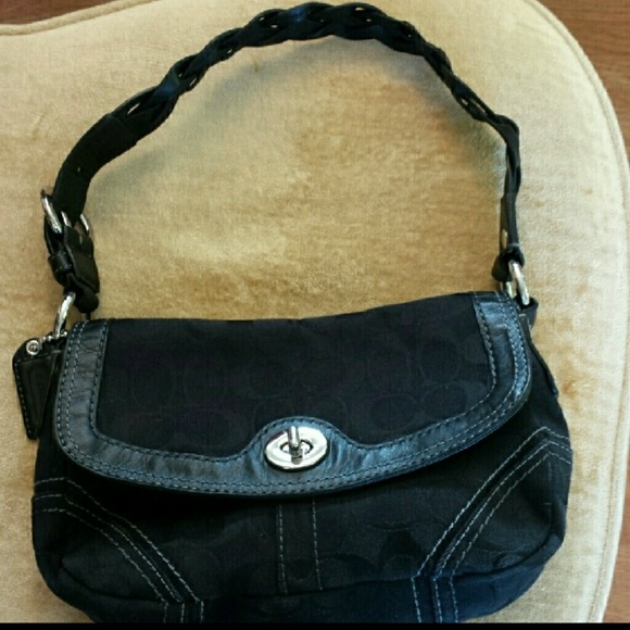 Coach Handbags - Coach vintage pocketbook